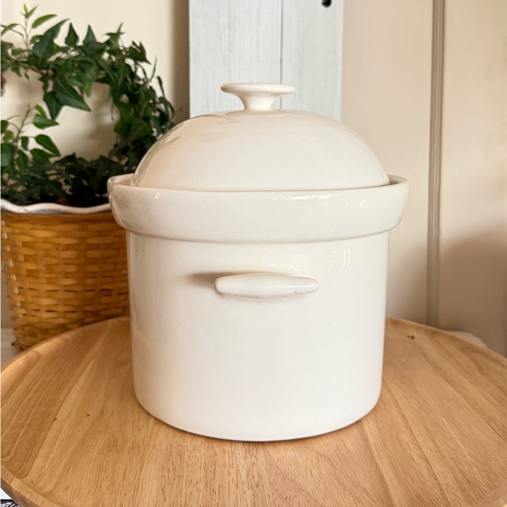 Vintage Ironstone Covered Soup Tureen, 1 gallon, with Ladle, Ivory - Picture 5 of 13